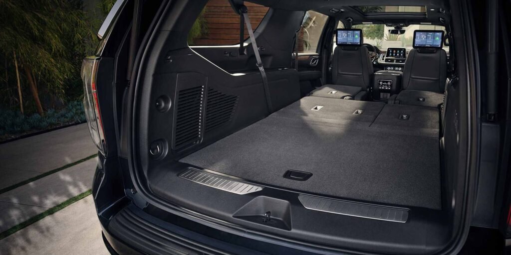 2022-suburban-galeria-interior-03-1024x512